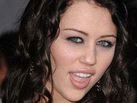 Miley Cyrus to tour with Coldplay